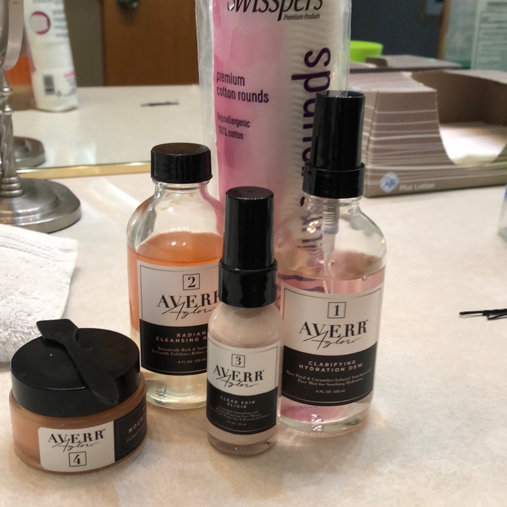 Averraglow clear skin kit with cotton pads
